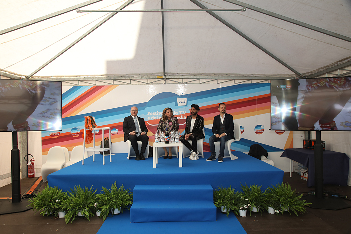 Festival della TV e dei Nuovi Media 2019_258.jpg - Real Time, la Tv delle meraviglie Un  racconto di storie e persone reali con contenuti attuali e uno stile innovativo in costante evoluzione,  ci porta con i suoi protagonisti nel mondo meraviglioso di due programmi divenuti ormai cult:  “Il Castello delle cerimonie” e “Il Salone delle Meraviglie”.Federico Lauri, Imma Polese, Gesualdo Vercio con Alessandra Comazzi.